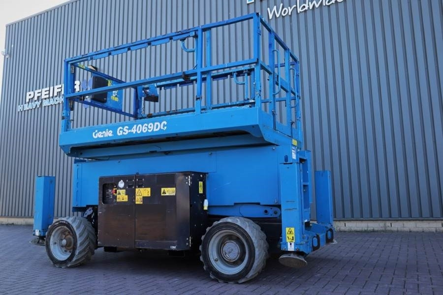 시저 리프트 Genie GS4069DC Electric, 14m Working Height, 363kg Capac : 사진 10 시저 리프트 Genie GS4069DC Electric, 14m Working Height, 363kg Capac : 사진 10