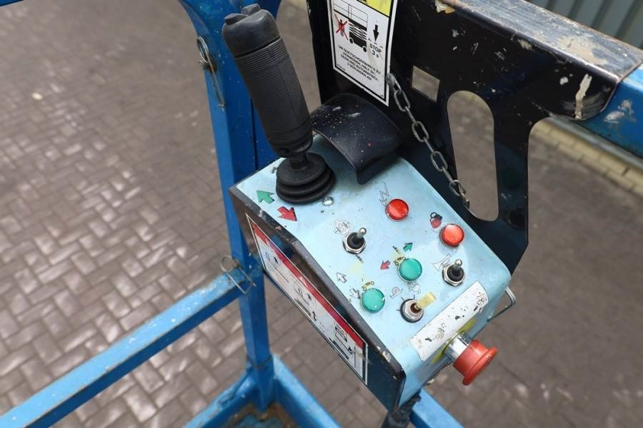 Haulotte Compact 12RTE Electric, 12m Working Height, 450kg - 시저 리프트 : 사진 4 Haulotte Compact 12RTE Electric, 12m Working Height, 450kg - 시저 리프트 : 사진 4