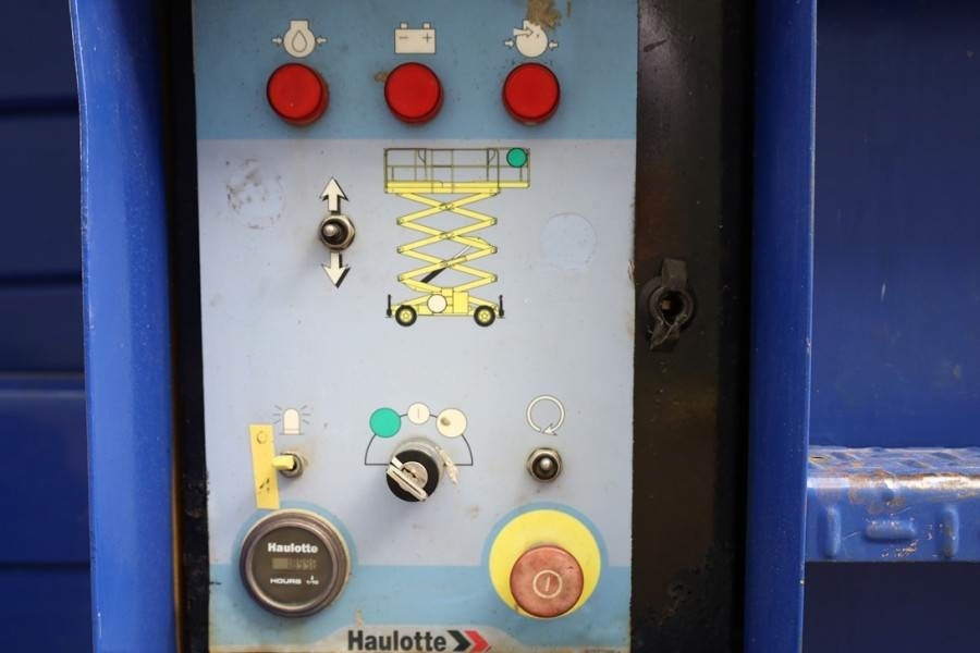 Haulotte H15SXL Diesel, 4x4 Drive, 15m Working Height, 500k - 시저 리프트 : 사진 4 Haulotte H15SXL Diesel, 4x4 Drive, 15m Working Height, 500k - 시저 리프트 : 사진 4