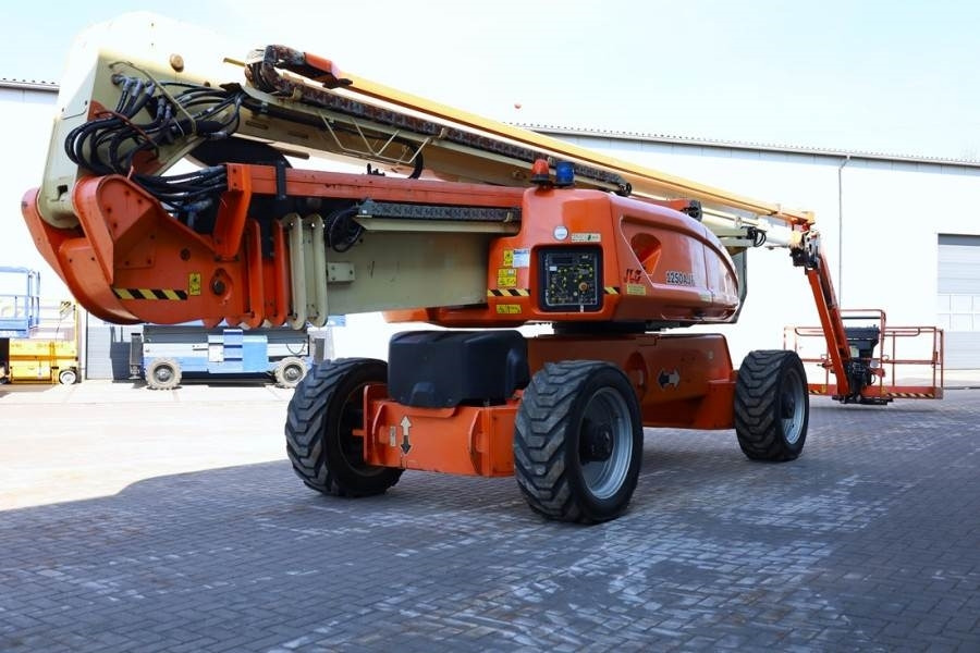 JLG 1250AJP Diesel, 4x4x4 Drive, 40.1m Working Height, - 관절 붐 : 사진 2 JLG 1250AJP Diesel, 4x4x4 Drive, 40.1m Working Height, - 관절 붐 : 사진 2