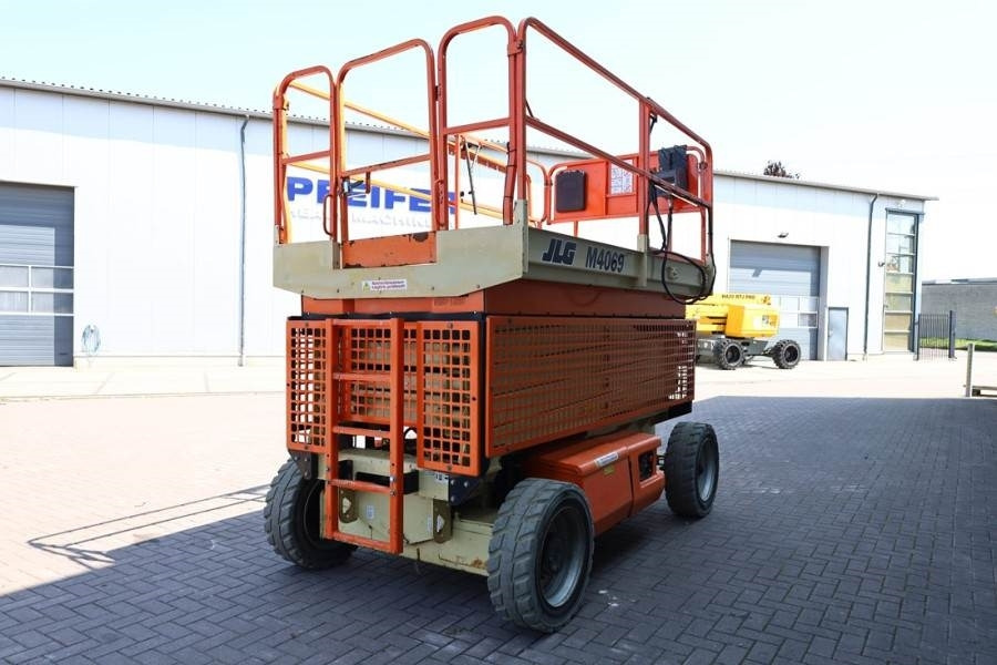 JLG M4069 Hybrid, 14.2m Working Height, 360kg Capacity - 시저 리프트 : 사진 2 JLG M4069 Hybrid, 14.2m Working Height, 360kg Capacity - 시저 리프트 : 사진 2