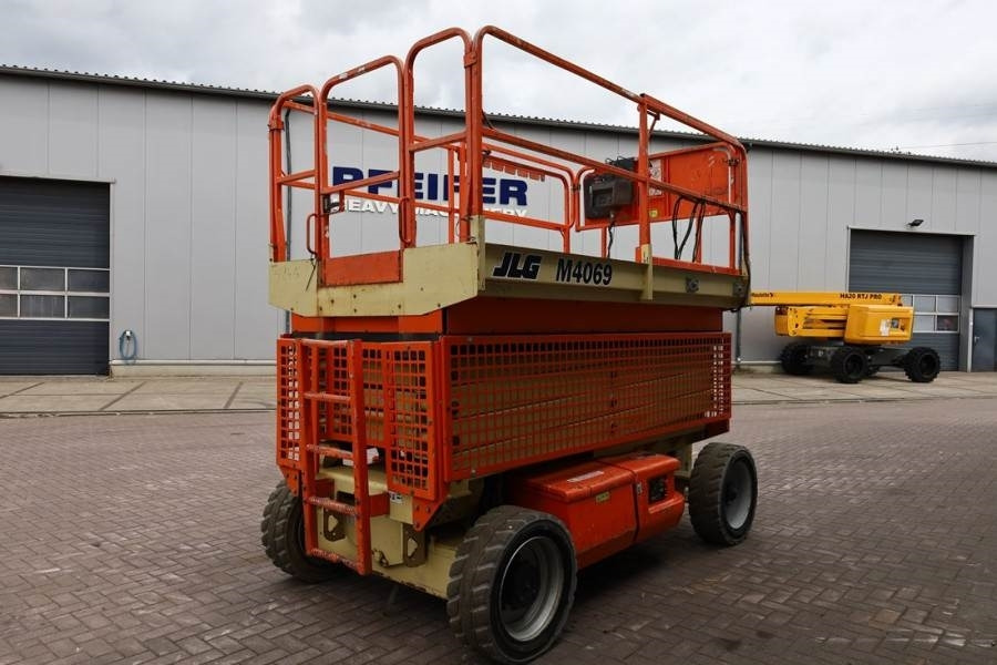 JLG M4069 Hybrid, 14.2m Working Height, 360kg Capacity - 시저 리프트 : 사진 2 JLG M4069 Hybrid, 14.2m Working Height, 360kg Capacity - 시저 리프트 : 사진 2