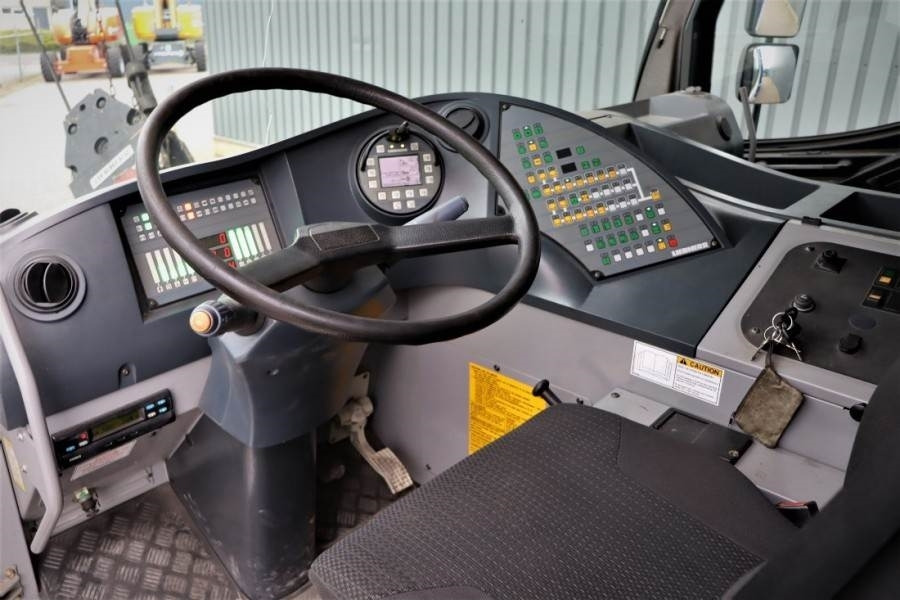 Liebherr LTM1050-3.1 6x4 Drive And 6-Wheel Steering, 50t Ca - 전천후 지형 크레인 : 사진 4 Liebherr LTM1050-3.1 6x4 Drive And 6-Wheel Steering, 50t Ca - 전천후 지형 크레인 : 사진 4