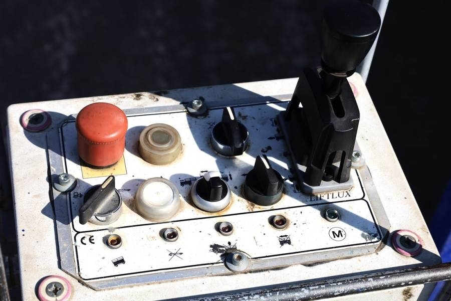 Liftlux SL245-25D 4WD Diesel, 4x4 Drive, 26.5m Working Hei  - 시저 리프트 : 사진 4 Liftlux SL245-25D 4WD Diesel, 4x4 Drive, 26.5m Working Hei  - 시저 리프트 : 사진 4