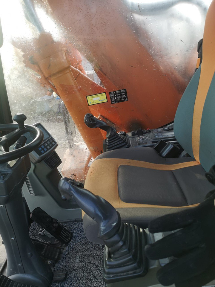 Doosan DX 140 - 휠 굴삭기 : 사진 4 Doosan DX 140 - 휠 굴삭기 : 사진 4