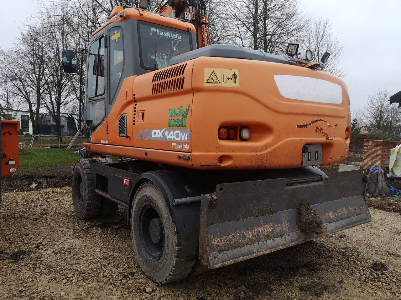 Doosan DX 140 - 휠 굴삭기 : 사진 2 Doosan DX 140 - 휠 굴삭기 : 사진 2