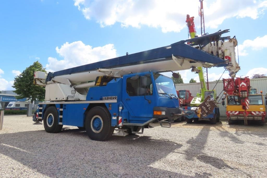 Liebherr LTM 1040-2.1 - 전천후 지형 크레인 : 사진 2 Liebherr LTM 1040-2.1 - 전천후 지형 크레인 : 사진 2