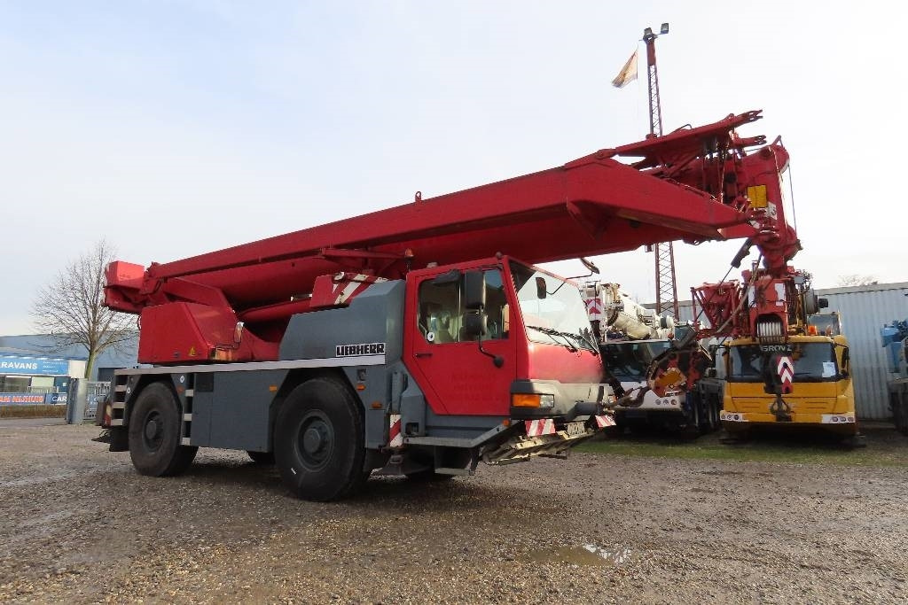 Liebherr LTM 1040-2.1 - 전천후 지형 크레인 : 사진 2 Liebherr LTM 1040-2.1 - 전천후 지형 크레인 : 사진 2