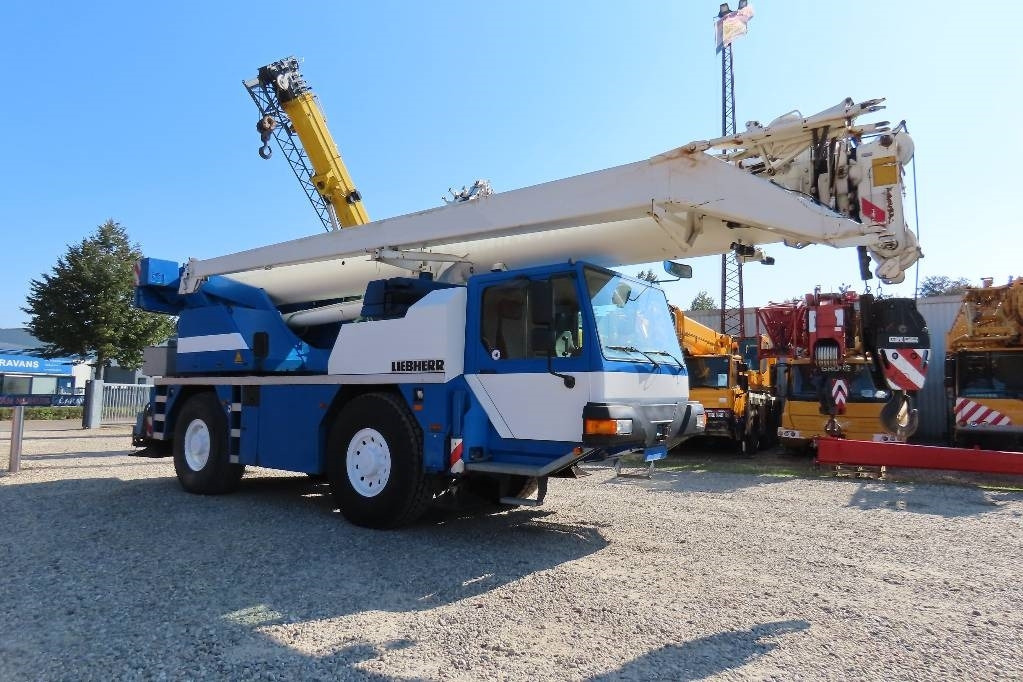 Liebherr LTM 1040-2.1 - 전천후 지형 크레인 : 사진 2 Liebherr LTM 1040-2.1 - 전천후 지형 크레인 : 사진 2