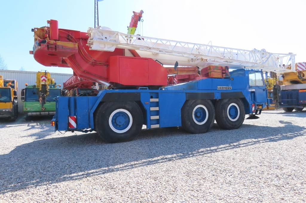 Liebherr LTM 1050-1 - 전천후 지형 크레인 : 사진 3 Liebherr LTM 1050-1 - 전천후 지형 크레인 : 사진 3
