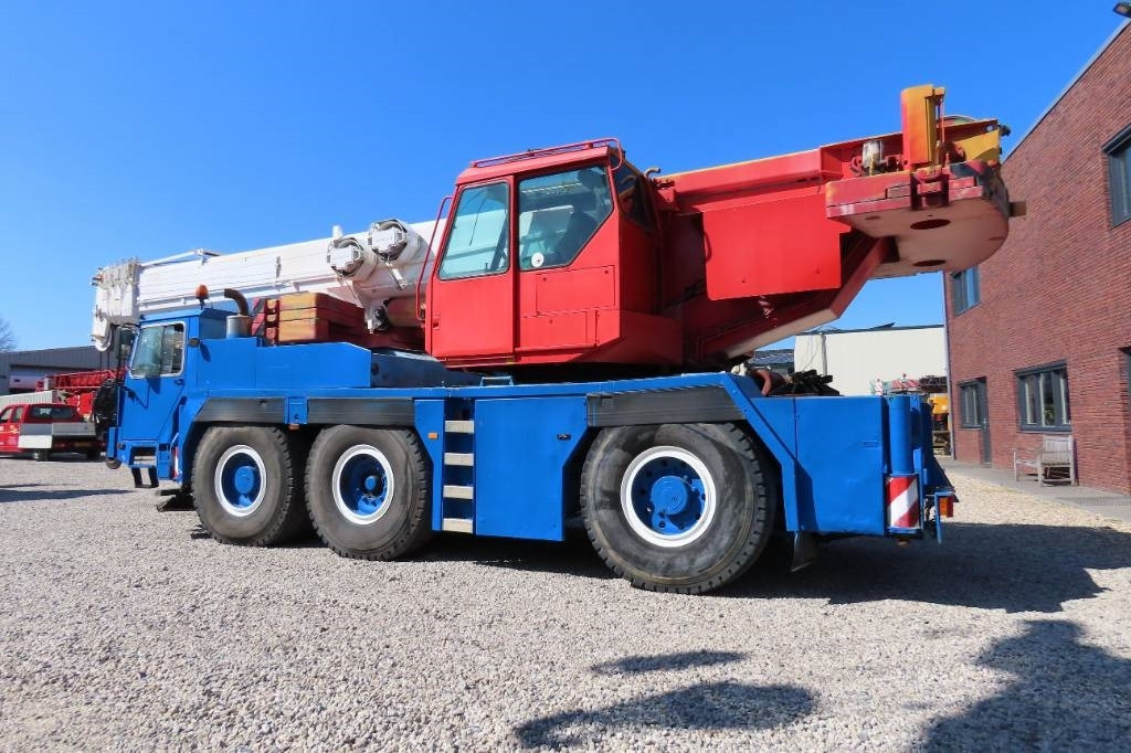 Liebherr LTM 1050-1 - 전천후 지형 크레인 : 사진 4 Liebherr LTM 1050-1 - 전천후 지형 크레인 : 사진 4