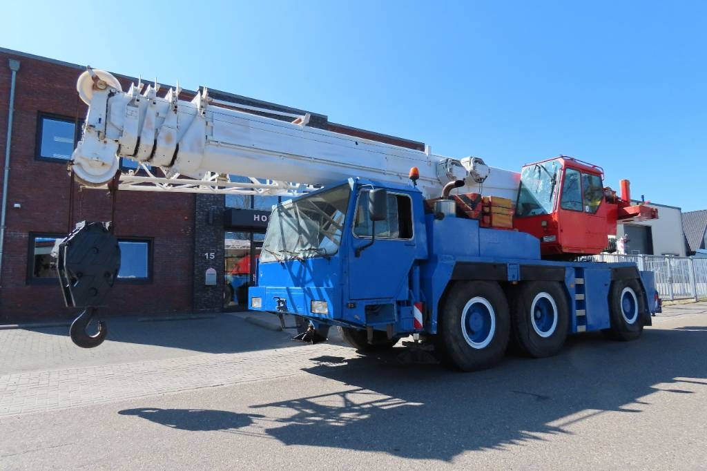 Liebherr LTM 1050-1 - 전천후 지형 크레인 : 사진 1 Liebherr LTM 1050-1 - 전천후 지형 크레인 : 사진 1