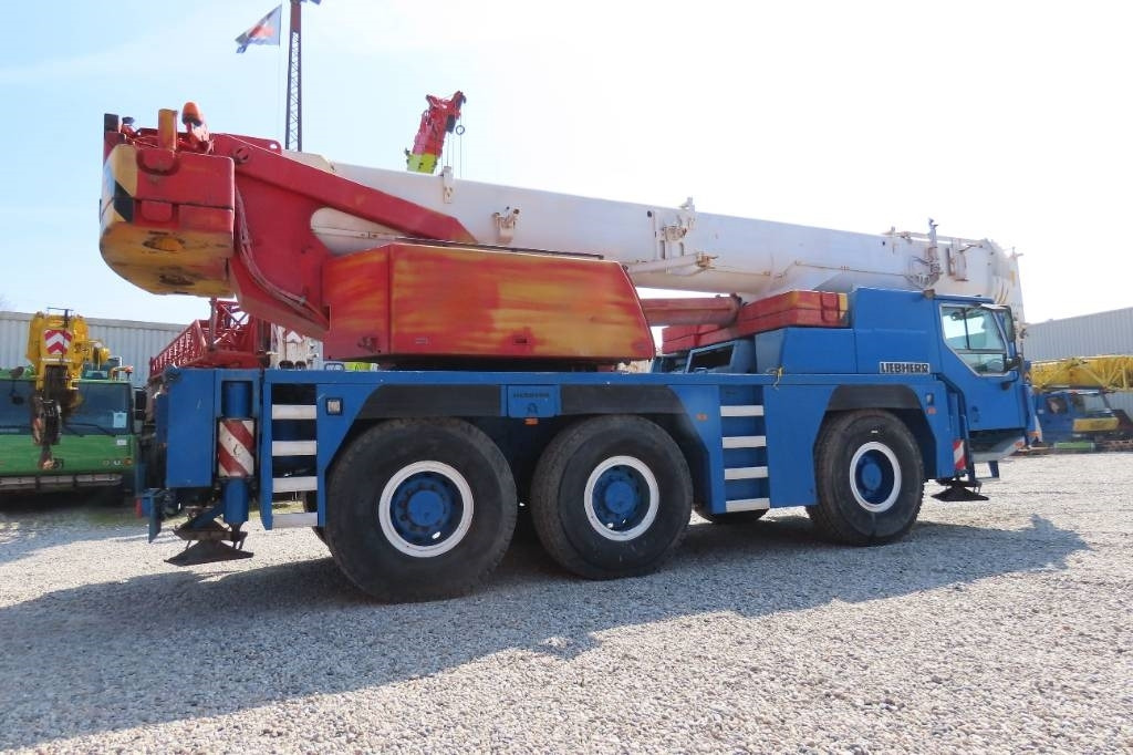 Liebherr LTM 1055-1 - 전천후 지형 크레인 : 사진 3 Liebherr LTM 1055-1 - 전천후 지형 크레인 : 사진 3