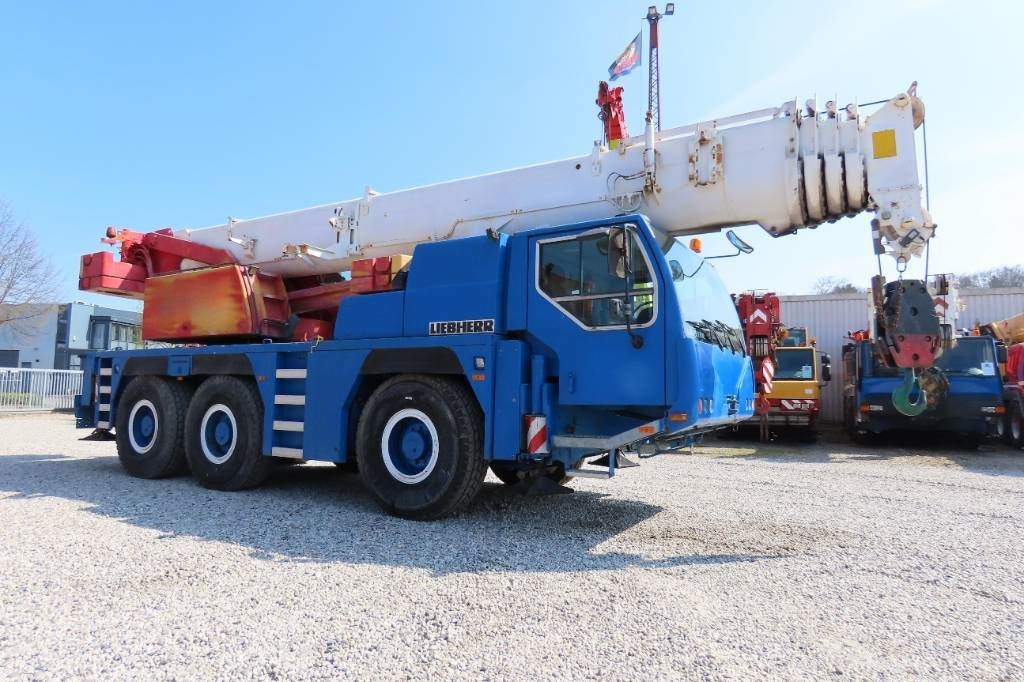 Liebherr LTM 1055-1 - 전천후 지형 크레인 : 사진 2 Liebherr LTM 1055-1 - 전천후 지형 크레인 : 사진 2