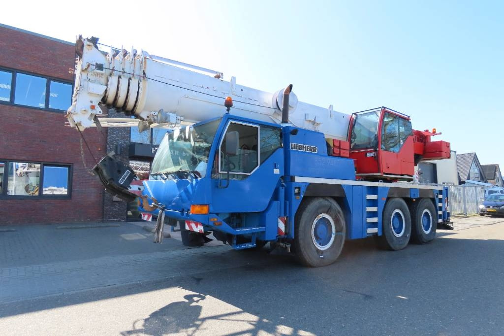 Liebherr LTM 1055-1 - 전천후 지형 크레인 : 사진 1 Liebherr LTM 1055-1 - 전천후 지형 크레인 : 사진 1