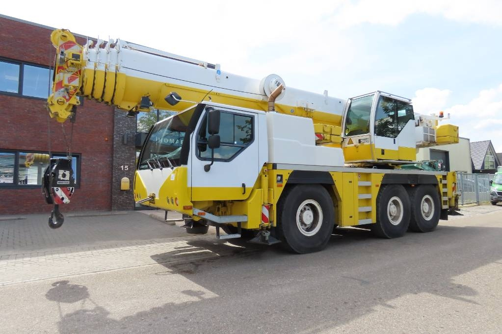 Liebherr LTM 1055-3.2 - 전천후 지형 크레인 : 사진 1 Liebherr LTM 1055-3.2 - 전천후 지형 크레인 : 사진 1