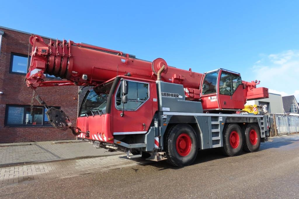 Liebherr LTM 1055-3.2 - 전천후 지형 크레인 : 사진 1 Liebherr LTM 1055-3.2 - 전천후 지형 크레인 : 사진 1