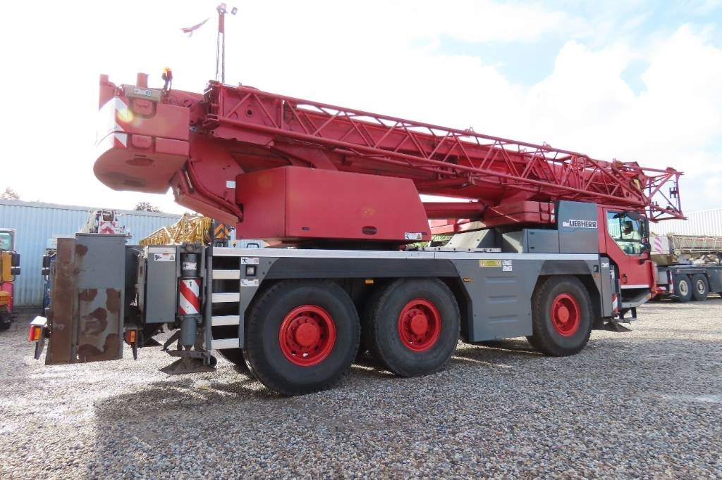 Liebherr LTM 1055-3.2 - 전천후 지형 크레인 : 사진 3 Liebherr LTM 1055-3.2 - 전천후 지형 크레인 : 사진 3