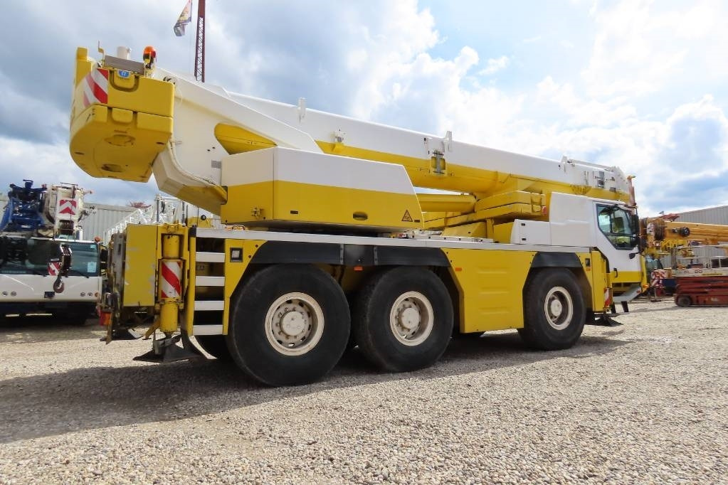 Liebherr LTM 1055-3.2 - 전천후 지형 크레인 : 사진 3 Liebherr LTM 1055-3.2 - 전천후 지형 크레인 : 사진 3