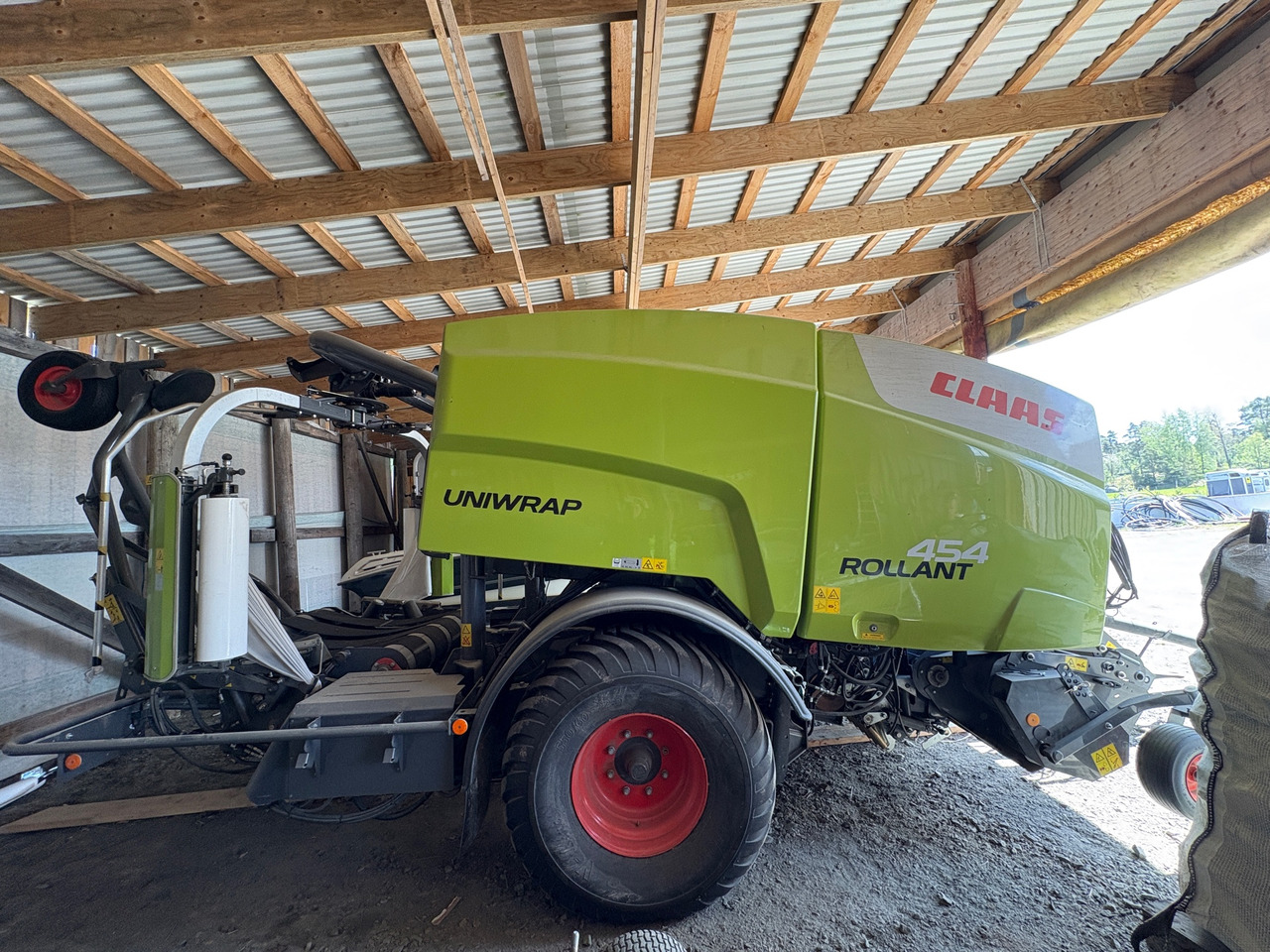 Claas Rollant 454 Uniwrap - 원형 베일러 : 사진 1 Claas Rollant 454 Uniwrap - 원형 베일러 : 사진 1