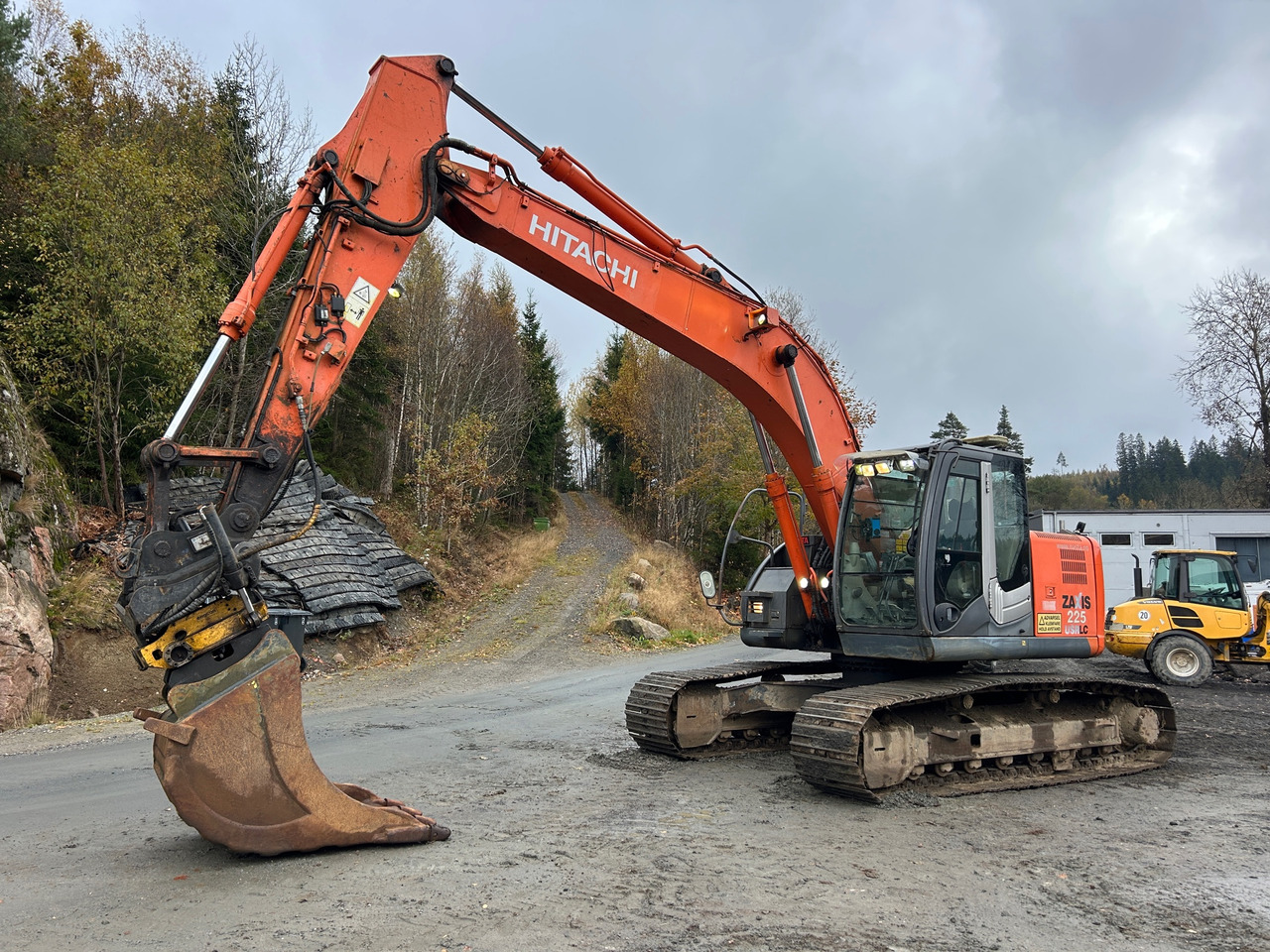 Hitachi ZX 225 US RLC-3 - 굴착기 : 사진 1 Hitachi ZX 225 US RLC-3 - 굴착기 : 사진 1