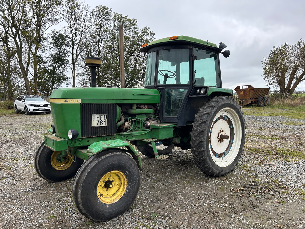 John Deere 4230 - 장궤형 트랙터 : 사진 1 John Deere 4230 - 장궤형 트랙터 : 사진 1