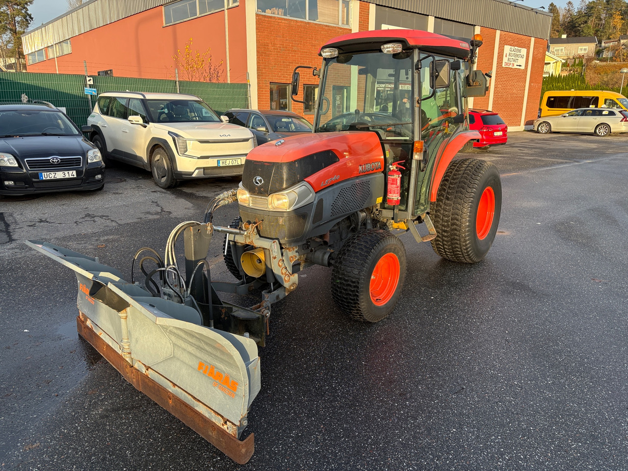 Kubota L5740 - 장궤형 트랙터 : 사진 1 Kubota L5740 - 장궤형 트랙터 : 사진 1