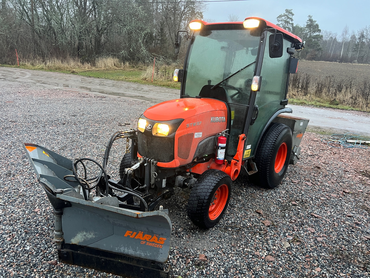 Kubota STW37 - 장궤형 트랙터 : 사진 1 Kubota STW37 - 장궤형 트랙터 : 사진 1