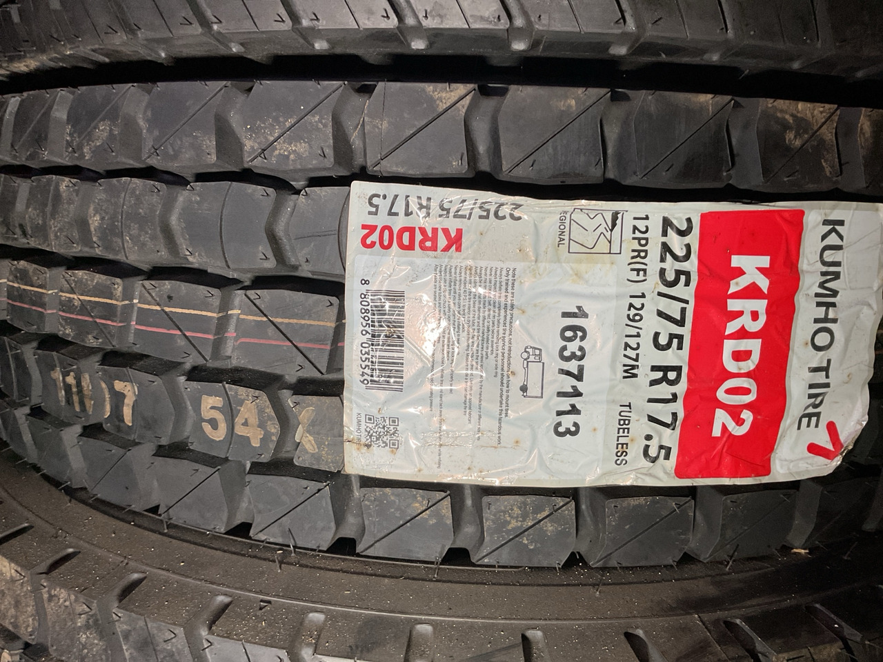 Kumho 225/75R17.5 - 타이어 트럭 용 : 사진 1 Kumho 225/75R17.5 - 타이어 트럭 용 : 사진 1