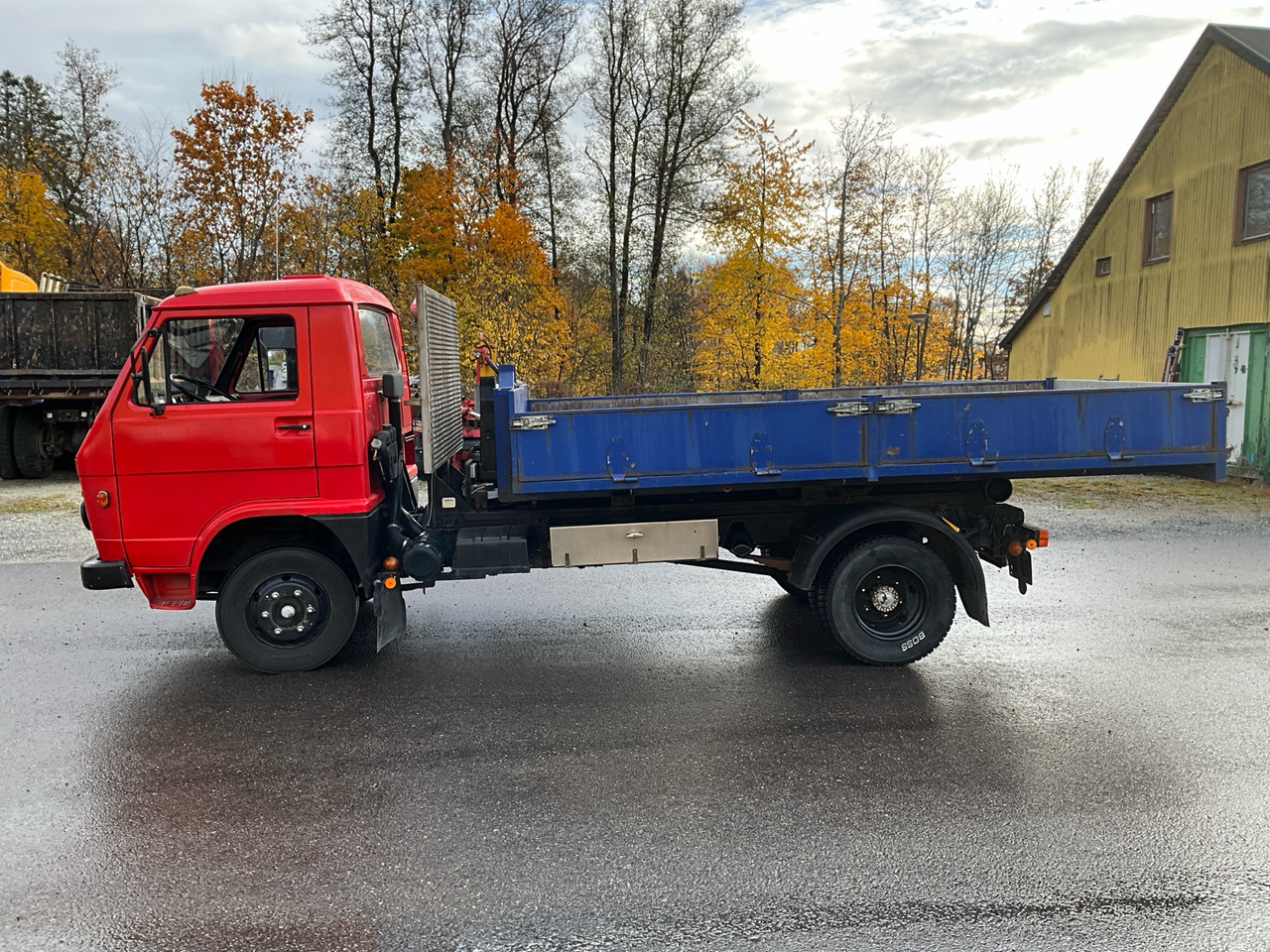 MAN Volkswagen 8.136 - 후크 리프트 트럭 : 사진 1 MAN Volkswagen 8.136 - 후크 리프트 트럭 : 사진 1