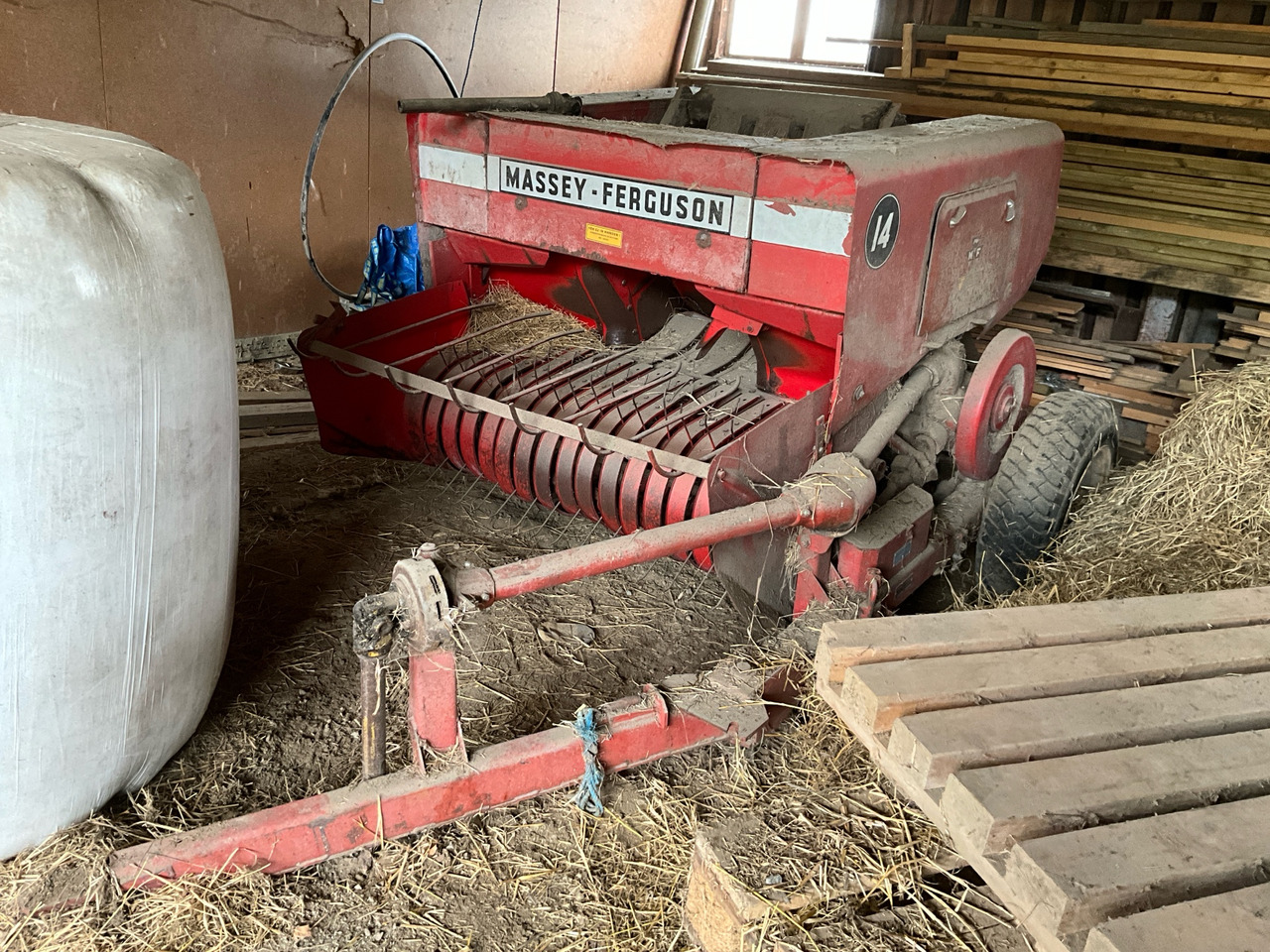 Massey Ferguson MF 14 - 원형 베일러 : 사진 1 Massey Ferguson MF 14 - 원형 베일러 : 사진 1