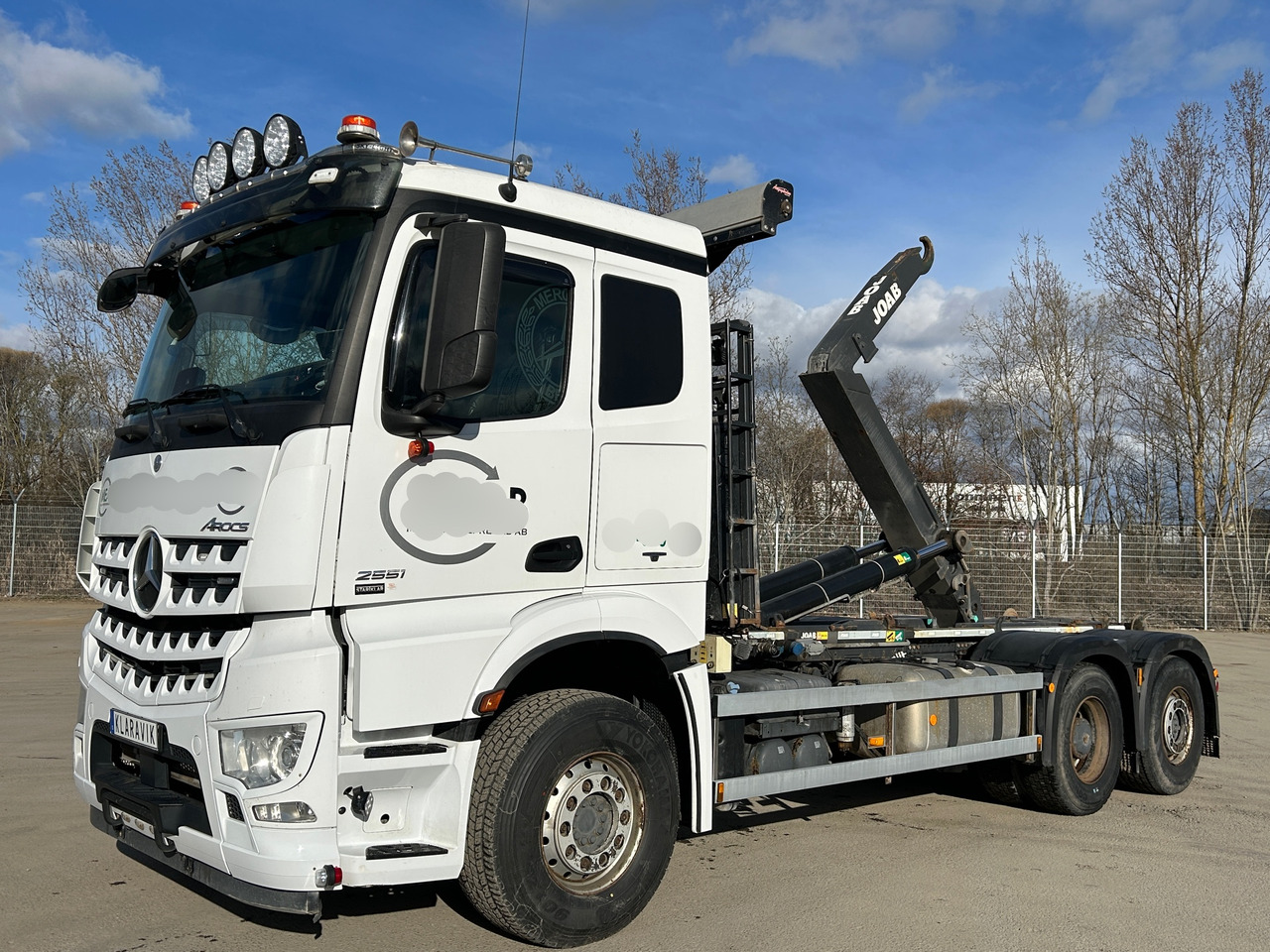 Mercedes Arocs 2551 - 후크 리프트 트럭 : 사진 1 Mercedes Arocs 2551 - 후크 리프트 트럭 : 사진 1