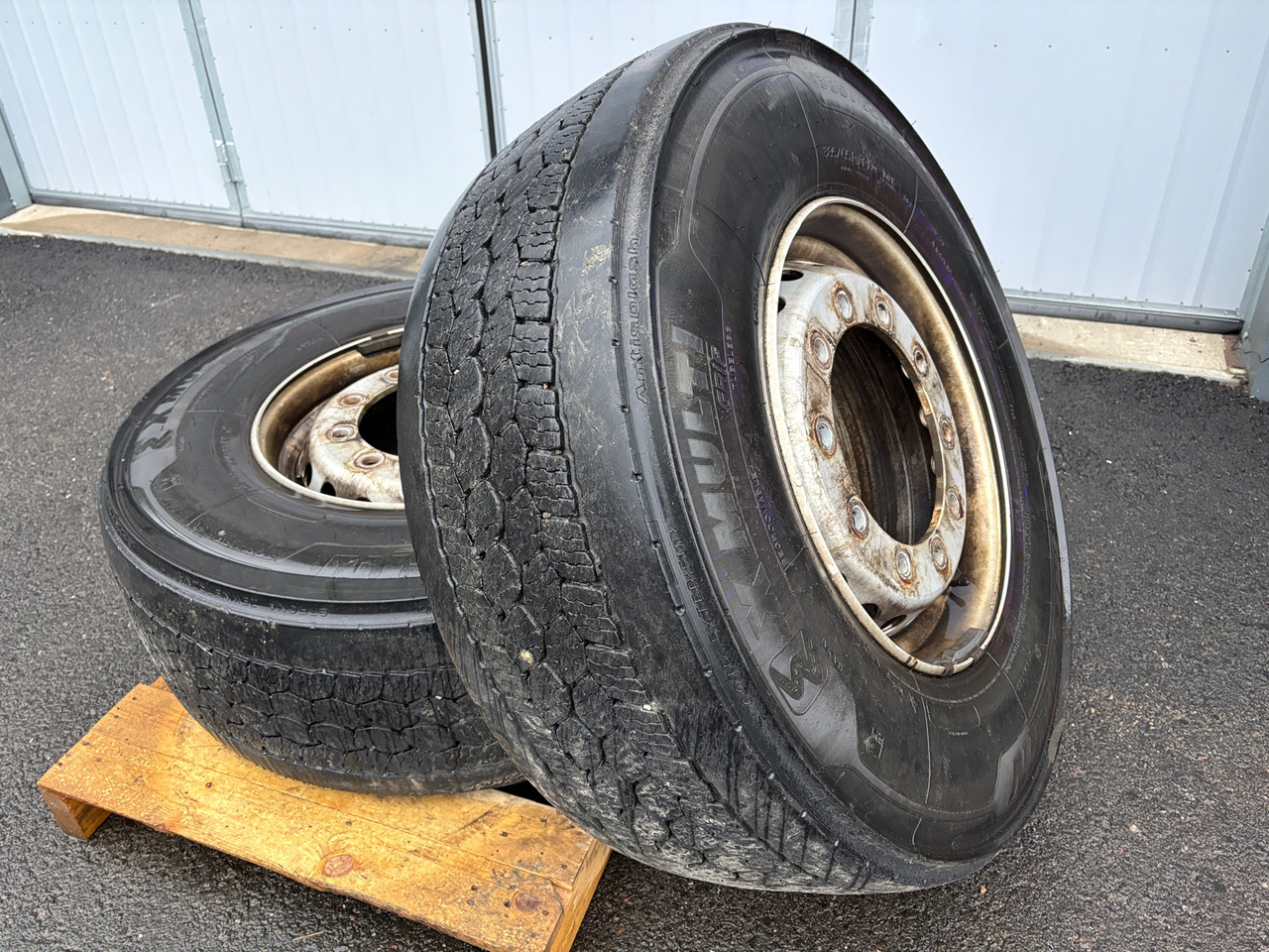 Michelin - 휠 및 타이어 패키지 트럭 용 : 사진 1 Michelin - 휠 및 타이어 패키지 트럭 용 : 사진 1