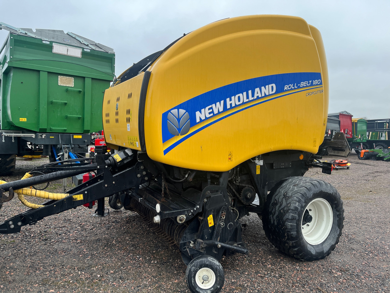 New Holland Roll-Belt 180 Cropcutter - 원형 베일러 : 사진 1 New Holland Roll-Belt 180 Cropcutter - 원형 베일러 : 사진 1