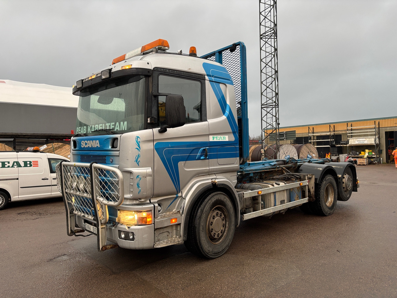 Scania R124 - 후크 리프트 트럭 : 사진 1 Scania R124 - 후크 리프트 트럭 : 사진 1