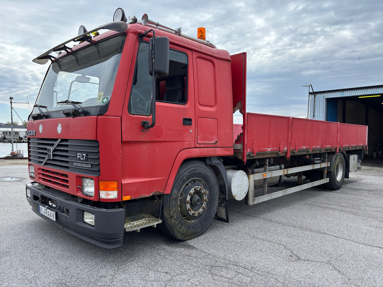 Volvo FL7 - 드롭사이드/ 플랫베드 트럭 : 사진 1 Volvo FL7 - 드롭사이드/ 플랫베드 트럭 : 사진 1