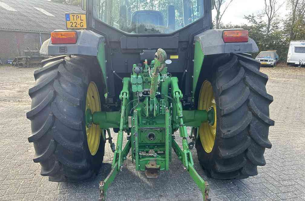 John Deere 6110 - 장궤형 트랙터 : 사진 3 John Deere 6110 - 장궤형 트랙터 : 사진 3