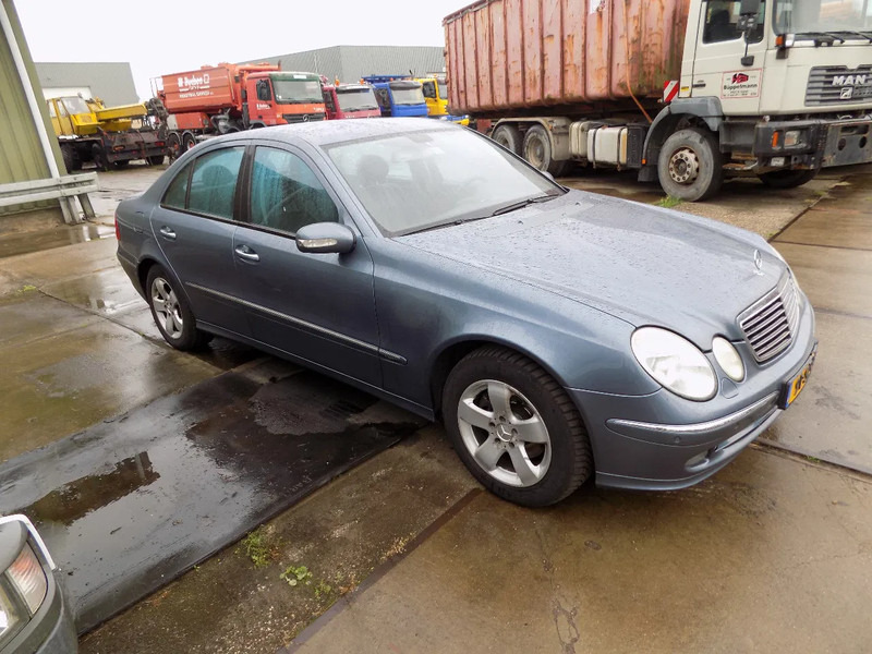 리스 Mercedes-Benz E-Klasse 320 CDI sedan avantgarde Mercedes-Benz E-Klasse 320 CDI sedan avantgarde : 사진 9