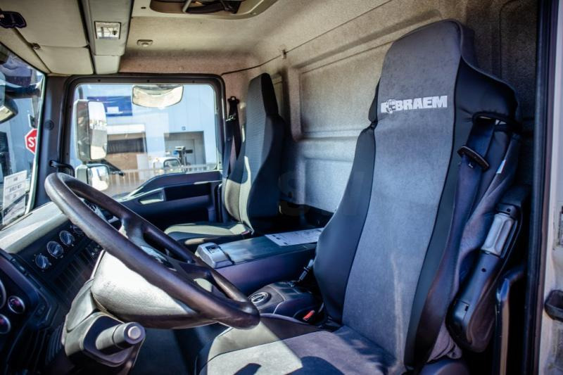 Interior photo 1: 박스 트럭 MAN TGM 18.250 BL -E5 Interior photo 1: 박스 트럭 MAN TGM 18.250 BL -E5