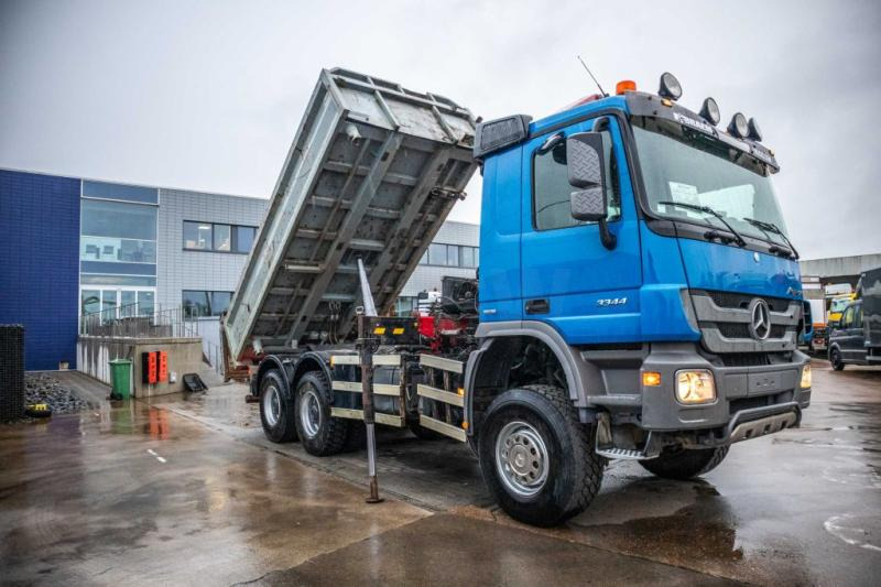 Mercedes ACTROS 3344 AK - HMF 1643 Z2 - 덤프트럭, 크레인 트럭 : 사진 2 Mercedes ACTROS 3344 AK - HMF 1643 Z2 - 덤프트럭, 크레인 트럭 : 사진 2