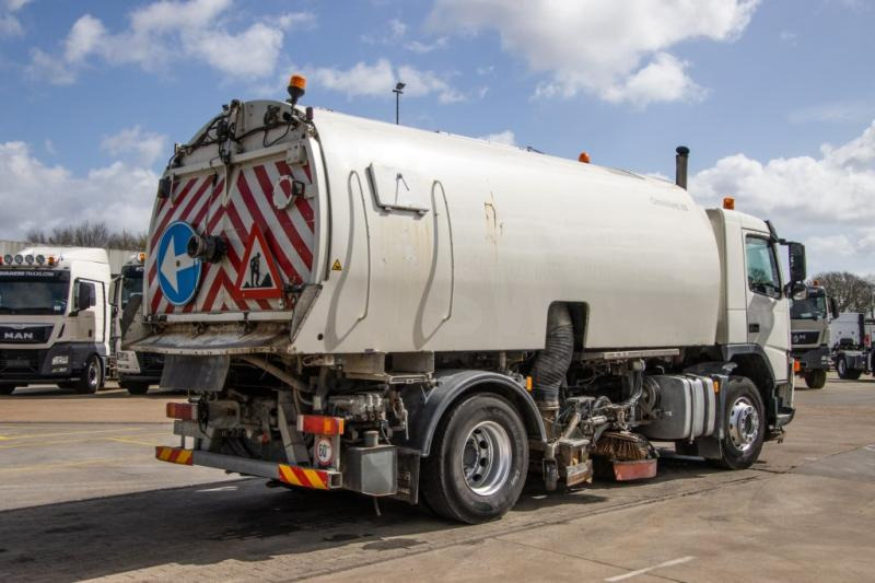 Volvo FM 340 - BUCHER SCHÖRLING 8000 - 거리 청소 차량 : 사진 4 Volvo FM 340 - BUCHER SCHÖRLING 8000 - 거리 청소 차량 : 사진 4