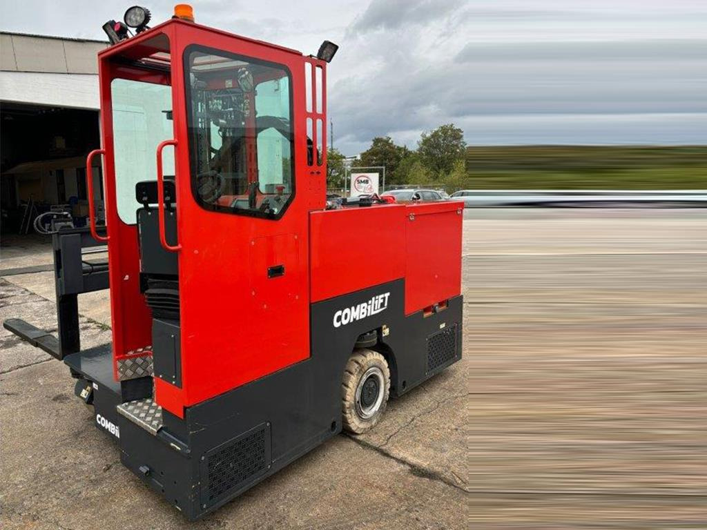 Combilift C3000 STE - TRIPLEX - 4방향 리치 트럭 : 사진 3 Combilift C3000 STE - TRIPLEX - 4방향 리치 트럭 : 사진 3
