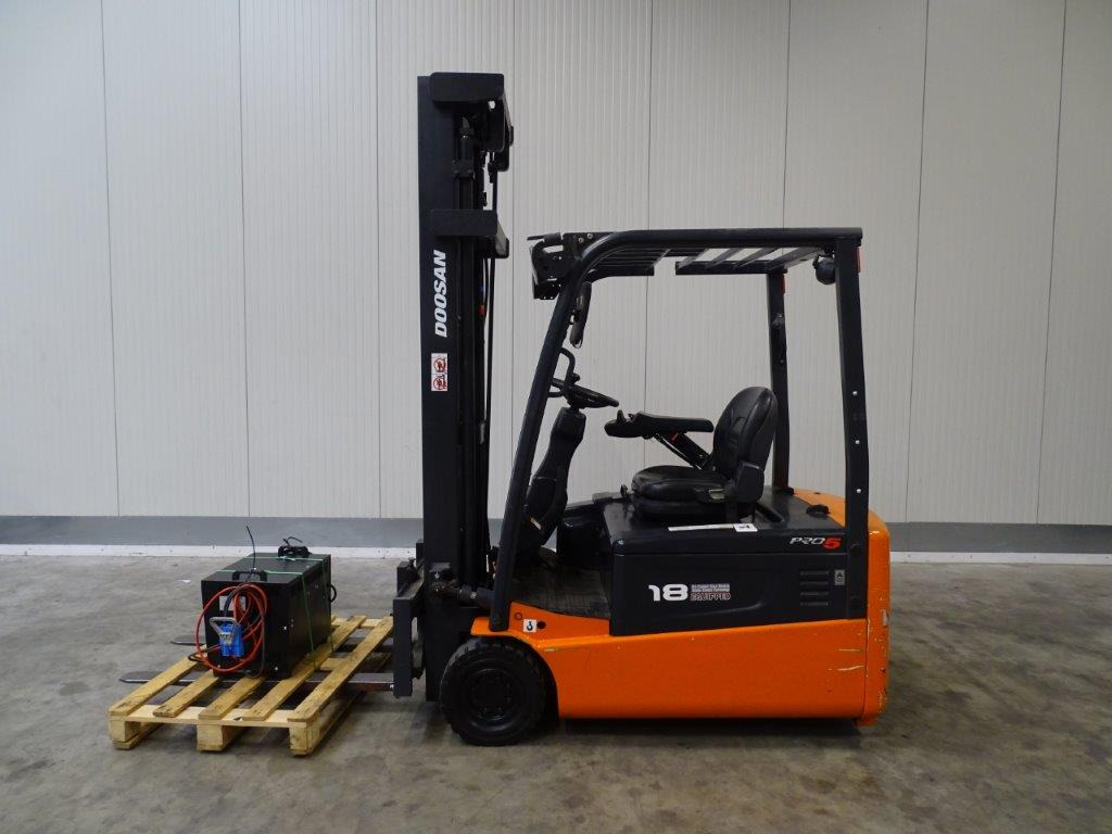 Doosan B18T-5 - TRIPLEX - 전기 지게차 : 사진 3 Doosan B18T-5 - TRIPLEX - 전기 지게차 : 사진 3