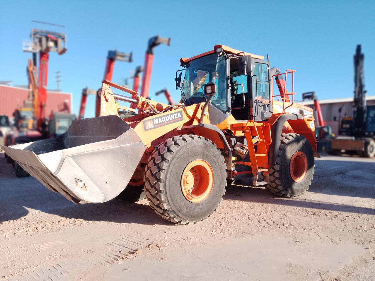 DOOSAN DL300-5 - 휠 로더 : 사진 4 DOOSAN DL300-5 - 휠 로더 : 사진 4