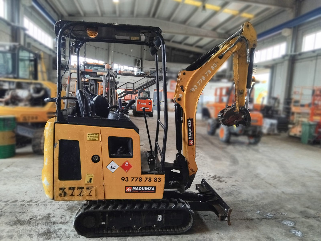JCB 15C - 미니 굴삭기 : 사진 2 JCB 15C - 미니 굴삭기 : 사진 2