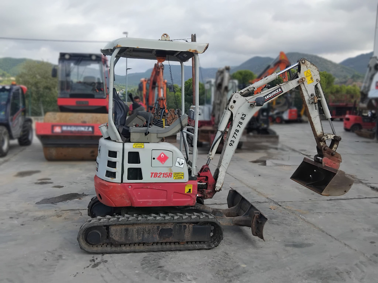 TAKEUCHI TB215R EASY - 미니 굴삭기 : 사진 2 TAKEUCHI TB215R EASY - 미니 굴삭기 : 사진 2