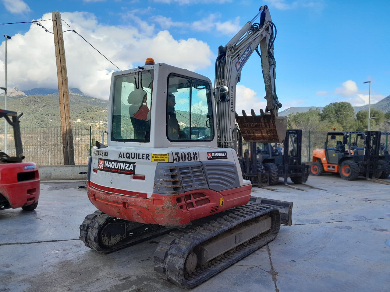 TAKEUCHI TB250 - 미니 굴삭기 : 사진 2 TAKEUCHI TB250 - 미니 굴삭기 : 사진 2