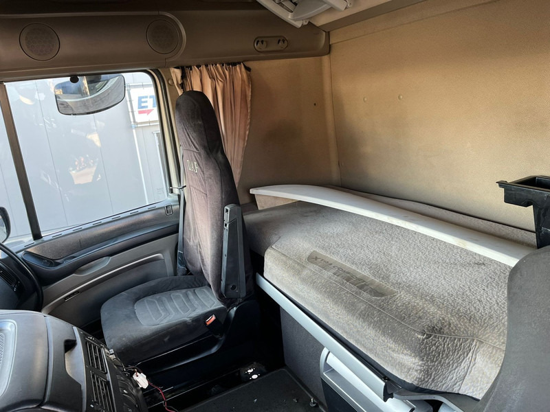리스 DAF 105 XF 460 Super Space Cab (MANUAL GEARBOX / BOITE MANUELLE) DAF 105 XF 460 Super Space Cab (MANUAL GEARBOX / BOITE MANUELLE) : 사진 18