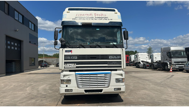 DAF 95 XF 380 (BOITE MANUELLE / EURO 3 / MANUAL GEARBOX / TRES BONNE ETAT) - 트랙터 유닛 : 사진 2 DAF 95 XF 380 (BOITE MANUELLE / EURO 3 / MANUAL GEARBOX / TRES BONNE ETAT) - 트랙터 유닛 : 사진 2
