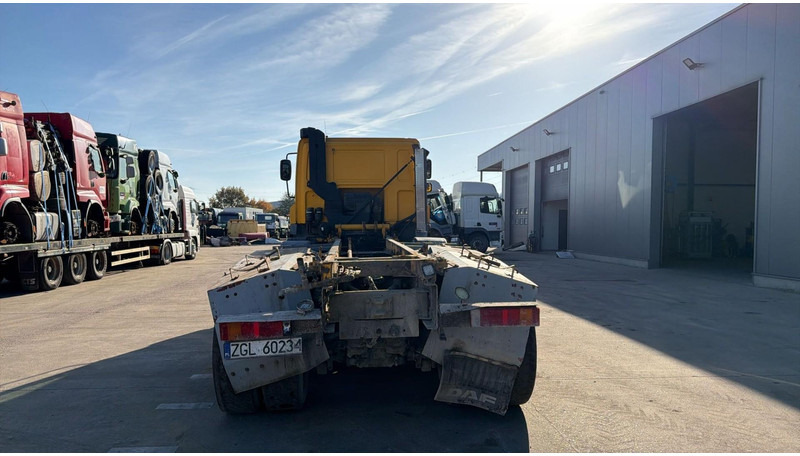 DAF CF 85.360 (BOITE MANUELLE / MANUAL GEARBOX / BIG HUB / GRAND PONT / LAMES / 8X4) - 캡 새시 트럭 : 사진 5 DAF CF 85.360 (BOITE MANUELLE / MANUAL GEARBOX / BIG HUB / GRAND PONT / LAMES / 8X4) - 캡 새시 트럭 : 사진 5